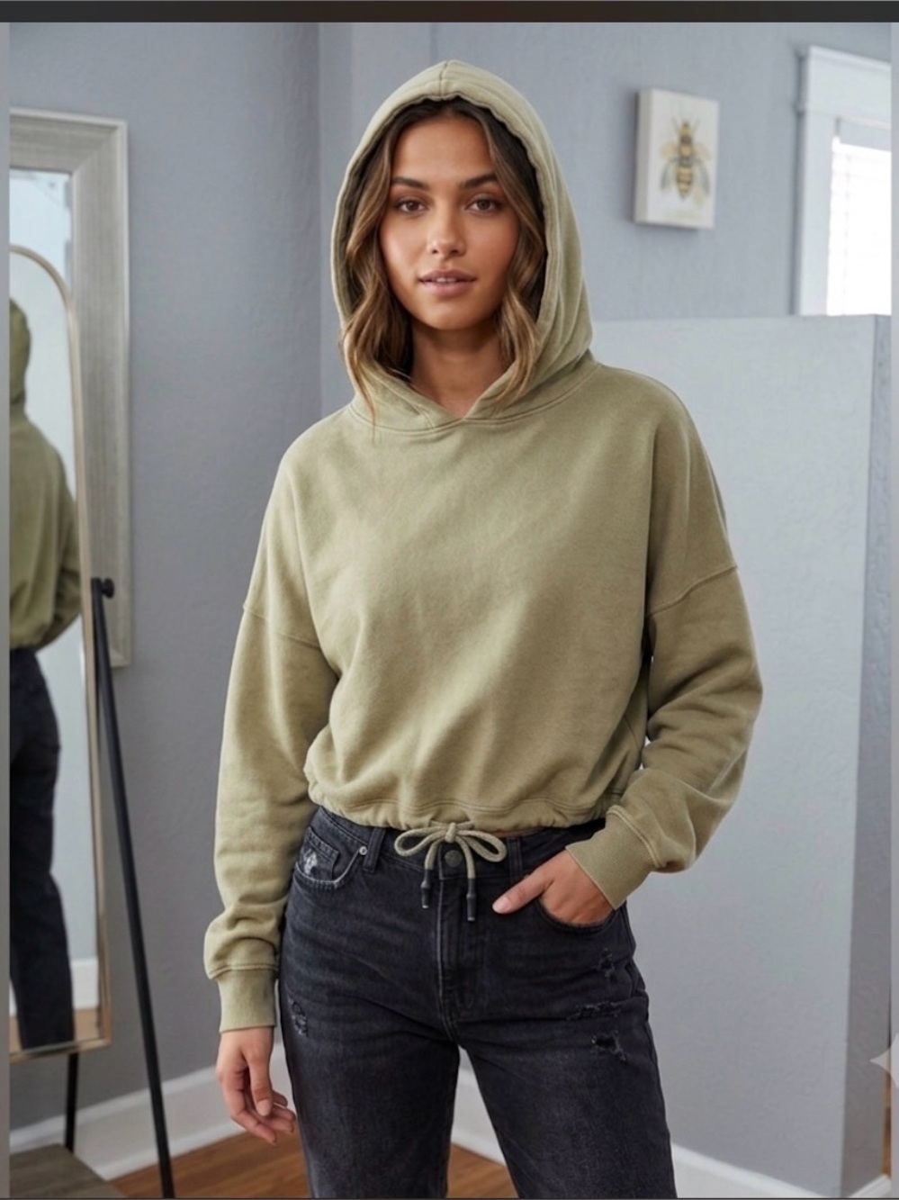 Sadie Sink Pull & Bear Green Cropped Hoodie Size Small.